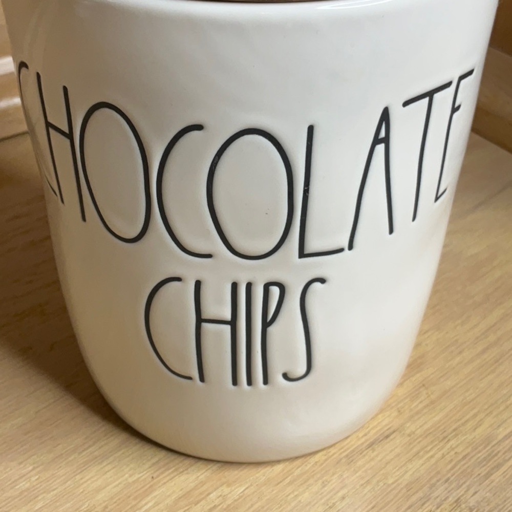 🆕 Rae Dunn CHOCOLATE CHIPS gellar small canister - Picture 2 of 5